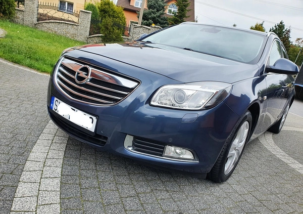 Opel Insignia cena 26900 przebieg: 231000, rok produkcji 2010 z Poręba małe 154